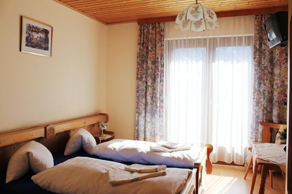 Edelweisshof Hotel Birnbaum Room photo